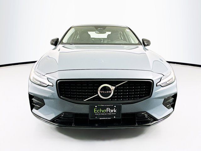 2024 Volvo S60 Core Dark Theme