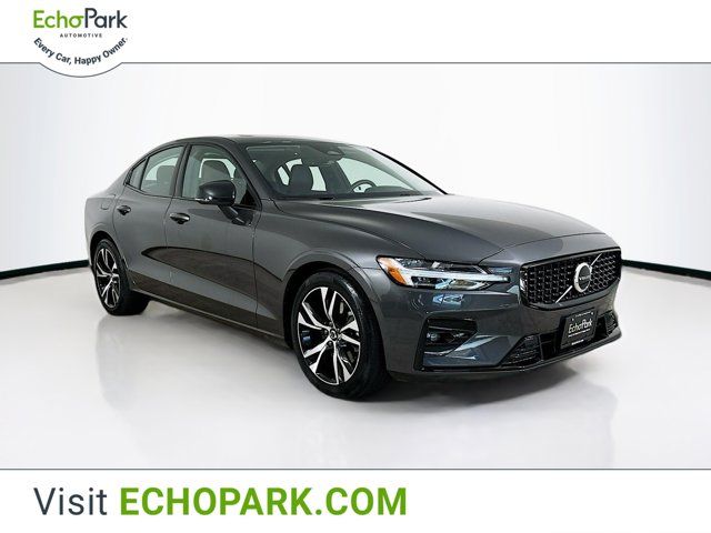 2024 Volvo S60 Core Dark Theme