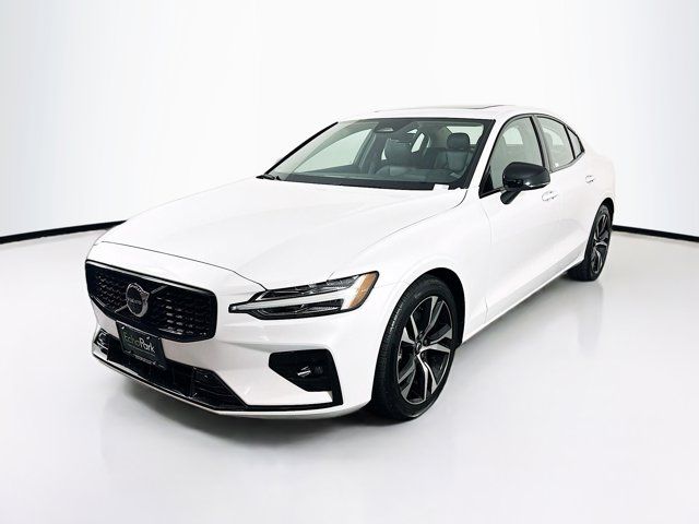 2024 Volvo S60 Core Dark Theme