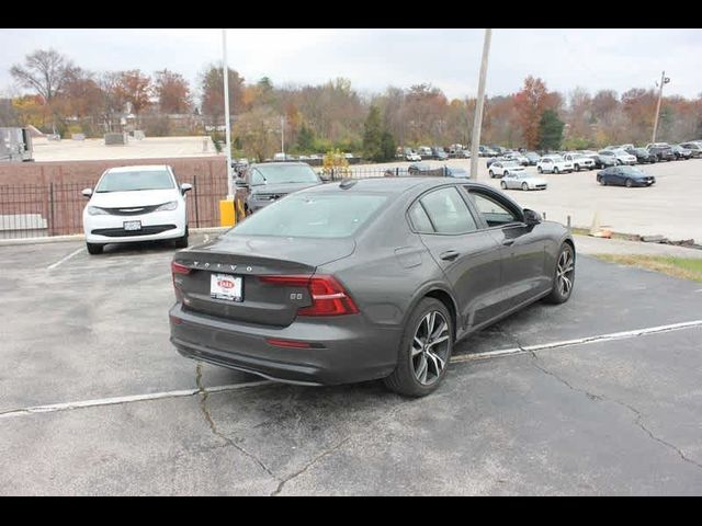 2024 Volvo S60 Core Dark Theme