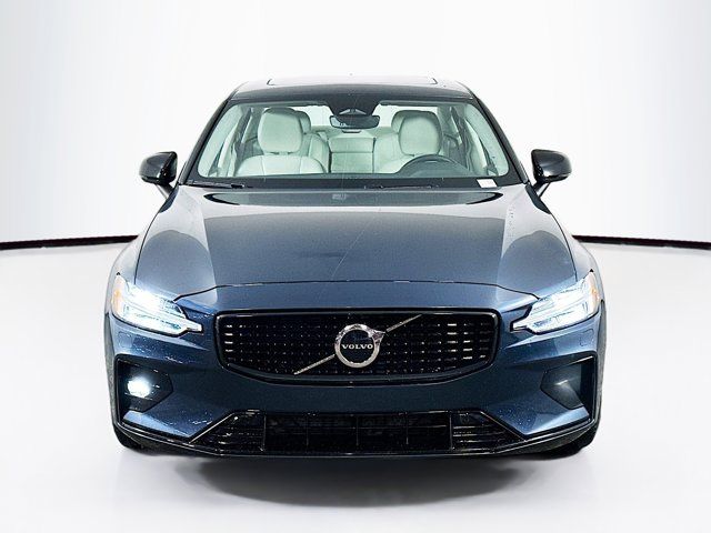 2024 Volvo S60 Core Dark Theme
