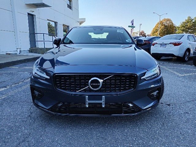 2024 Volvo S60 Core Dark Theme