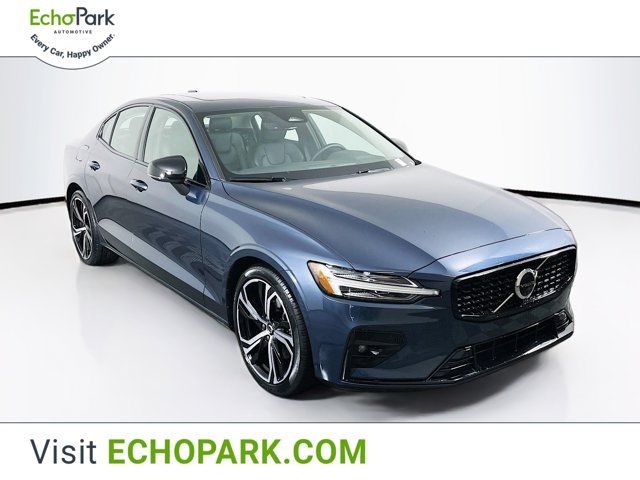 2024 Volvo S60 Core Dark Theme