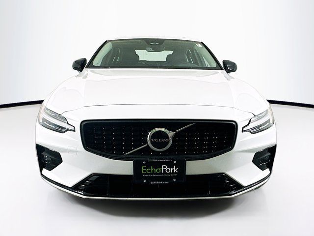 2024 Volvo S60 Core Dark Theme