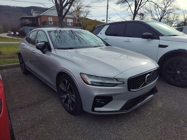 2024 Volvo S60 Core Dark Theme