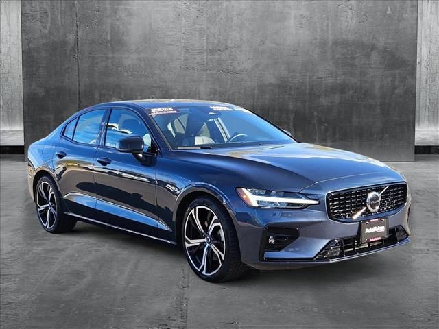 2024 Volvo S60 Core Dark Theme