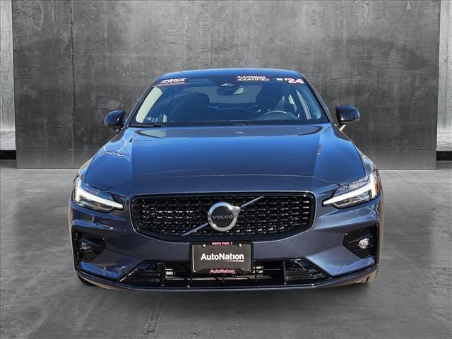 2024 Volvo S60 Core Dark Theme