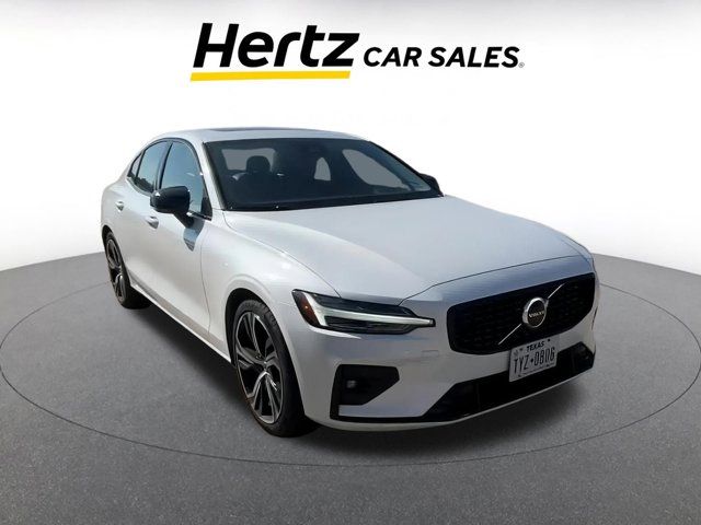 2024 Volvo S60 Core Dark Theme