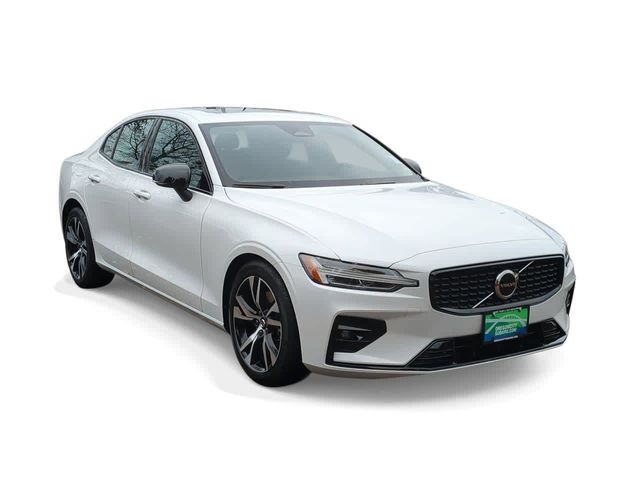 2024 Volvo S60 Core Dark Theme