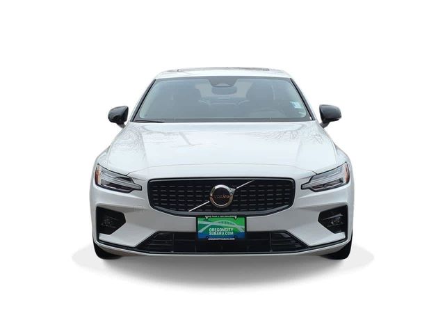 2024 Volvo S60 Core Dark Theme