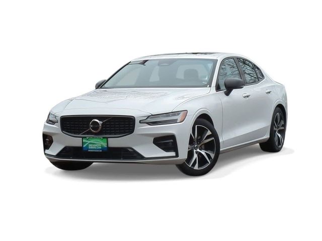 2024 Volvo S60 Core Dark Theme