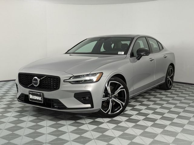 2024 Volvo S60 Core Dark Theme