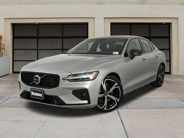 2024 Volvo S60 Core Dark Theme