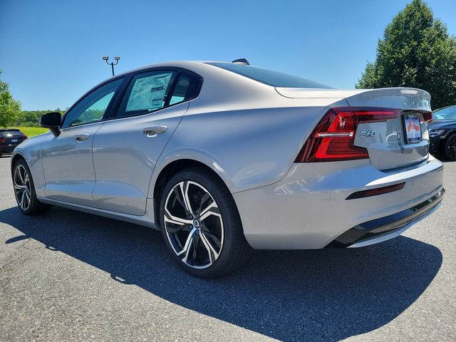 2024 Volvo S60 Core Dark Theme