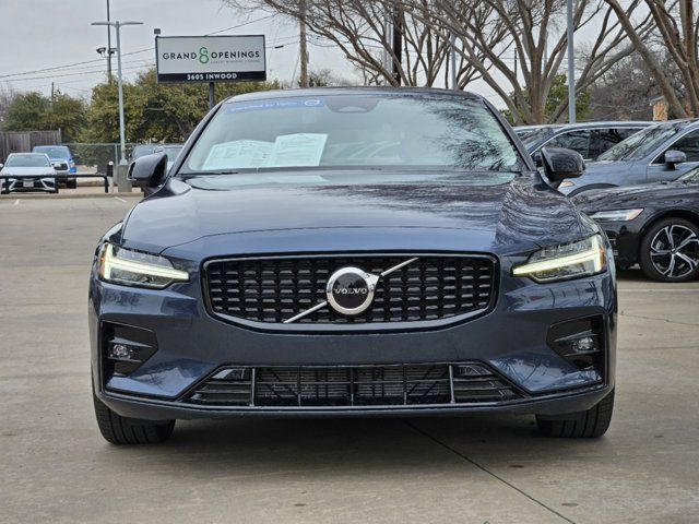 2024 Volvo S60 Core Dark Theme