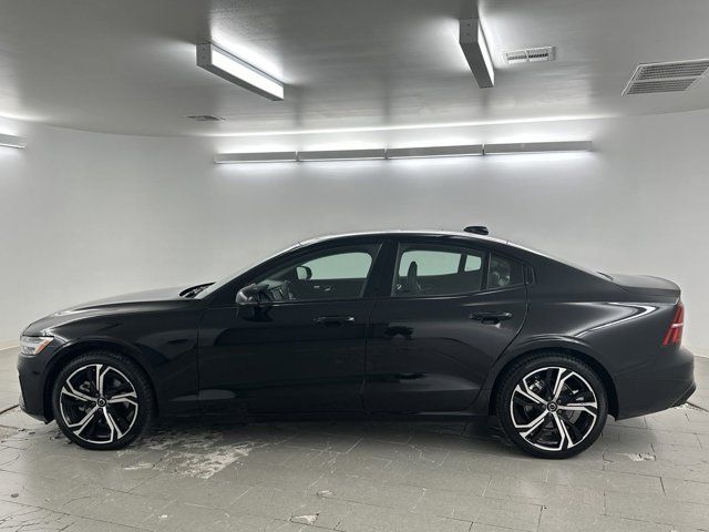 2024 Volvo S60 Core Dark Theme