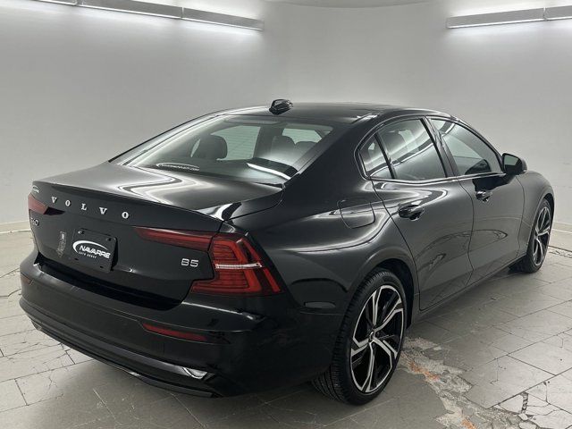 2024 Volvo S60 Core Dark Theme