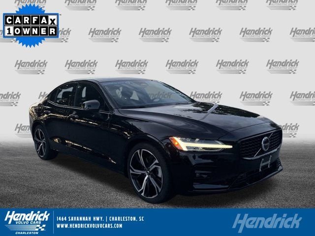 2024 Volvo S60 Core Dark Theme