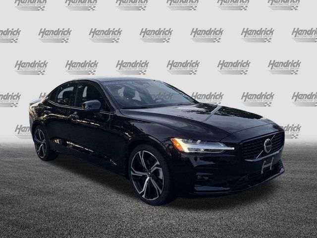 2024 Volvo S60 Core Dark Theme