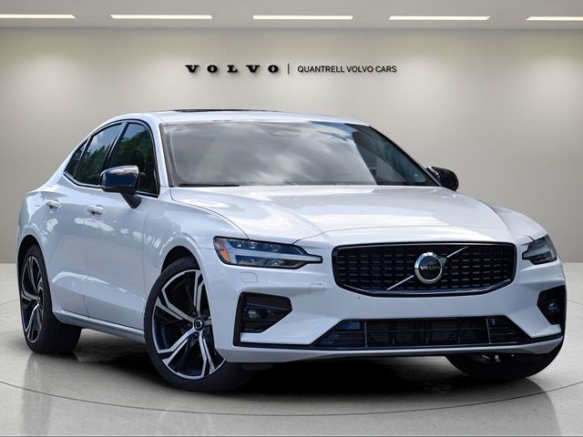 2024 Volvo S60 Core Dark Theme