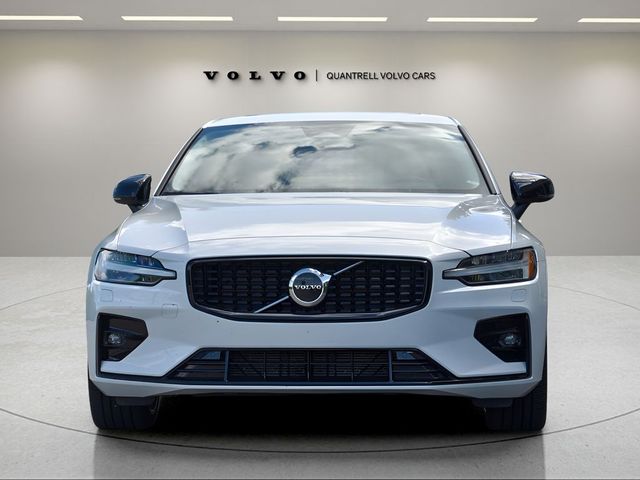 2024 Volvo S60 Core Dark Theme