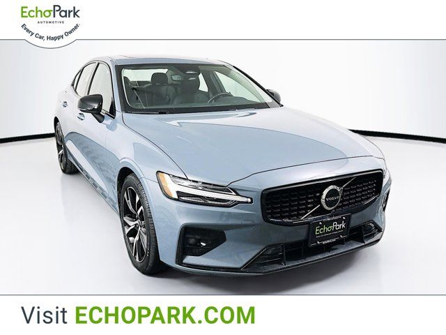 2024 Volvo S60 Core Dark Theme