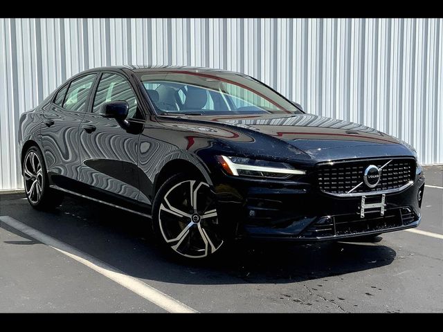 2024 Volvo S60 Core Dark Theme