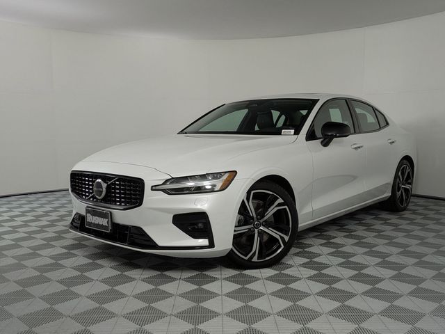 2024 Volvo S60 Core Dark Theme