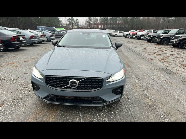 2024 Volvo S60 Core Dark Theme