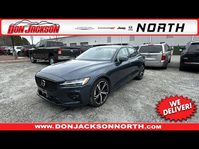 2024 Volvo S60 Core Dark Theme