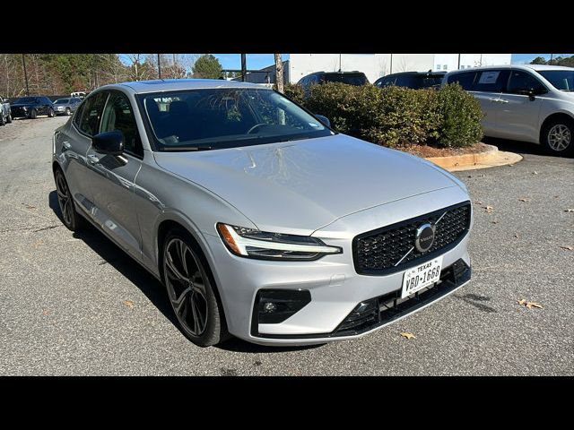 2024 Volvo S60 Core Dark Theme