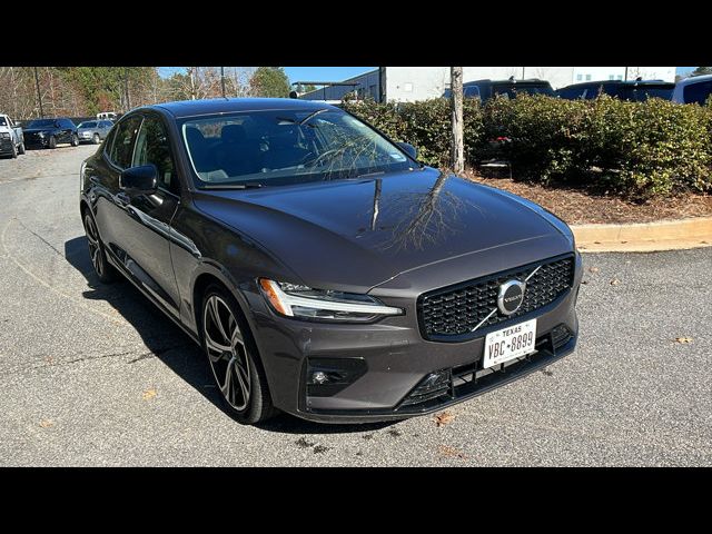 2024 Volvo S60 Core Dark Theme