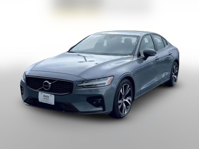 2024 Volvo S60 Core Dark Theme