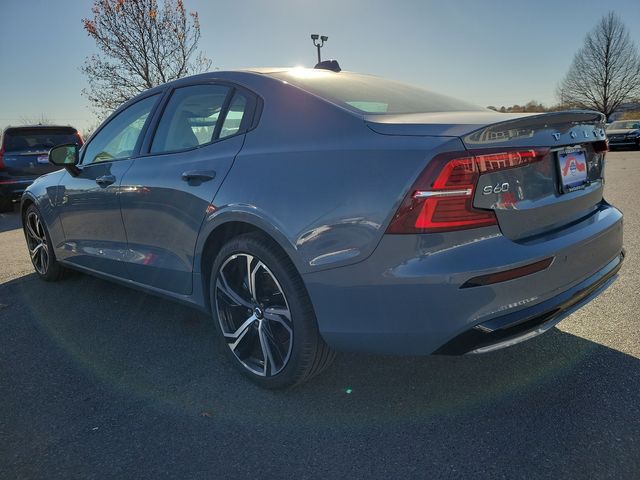 2024 Volvo S60 Core Dark Theme