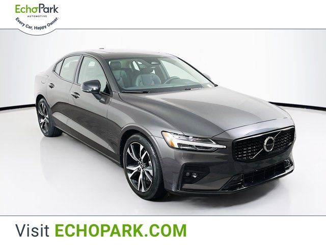 2024 Volvo S60 Core Dark Theme