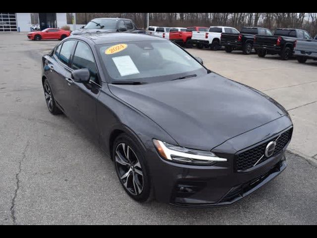 2024 Volvo S60 Core Dark Theme