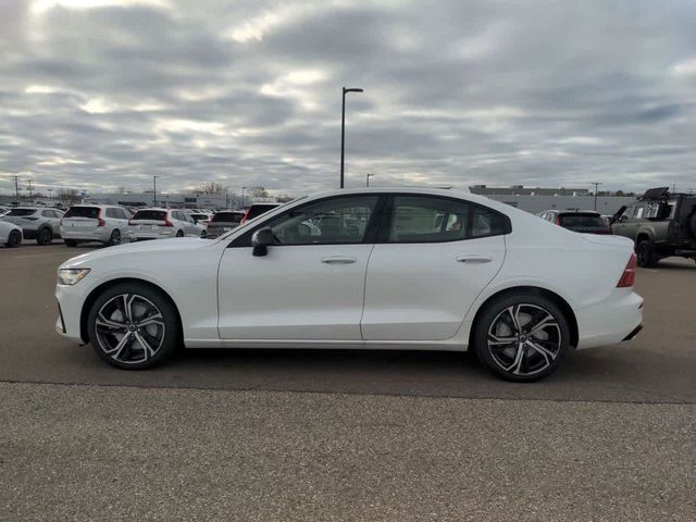 2024 Volvo S60 Core Dark Theme