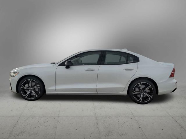 2024 Volvo S60 Core Dark Theme