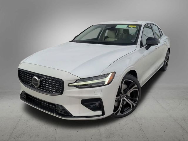 2024 Volvo S60 Core Dark Theme