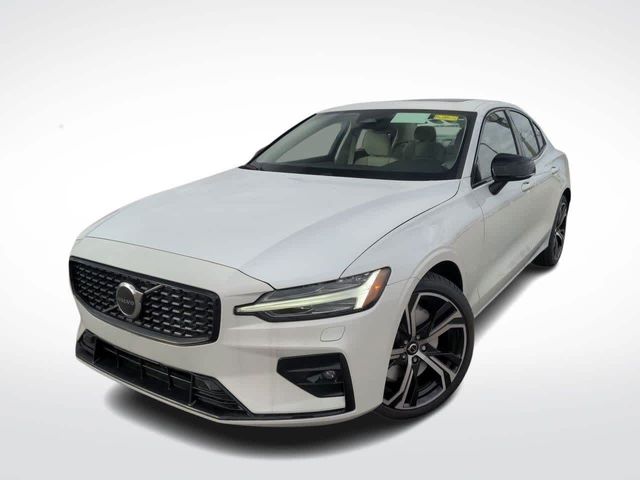 2024 Volvo S60 Core Dark Theme