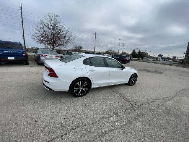 2024 Volvo S60 Core Dark Theme