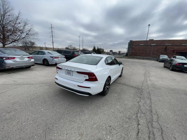 2024 Volvo S60 Core Dark Theme