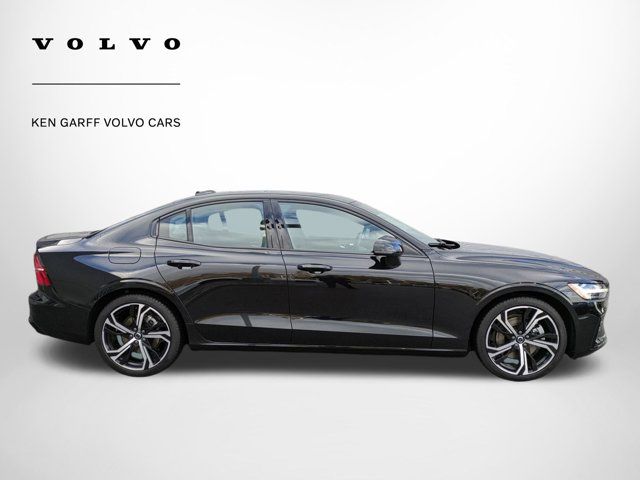 2024 Volvo S60 Core Dark Theme