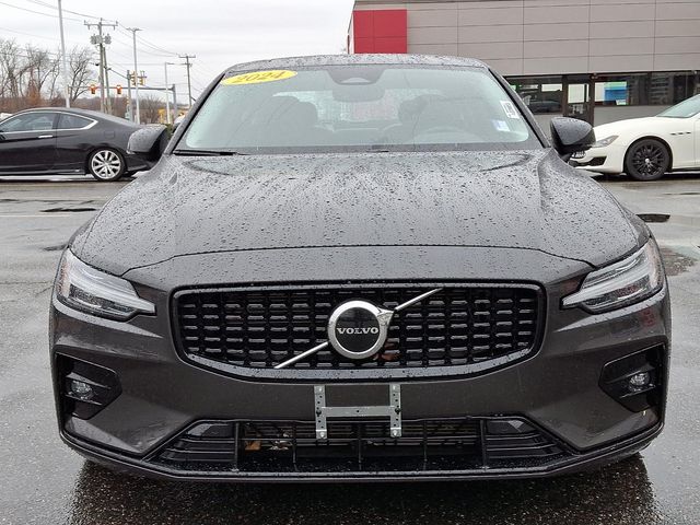 2024 Volvo S60 Core Dark Theme