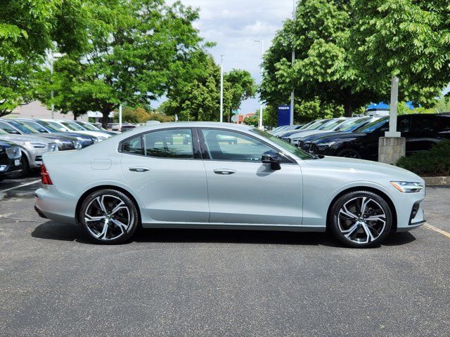 2024 Volvo S60 Core Dark Theme