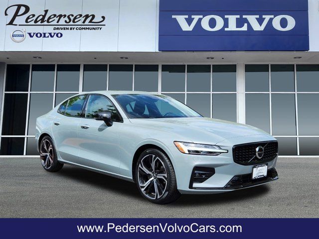 2024 Volvo S60 Core Dark Theme