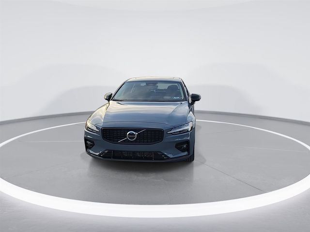 2024 Volvo S60 Core Dark Theme