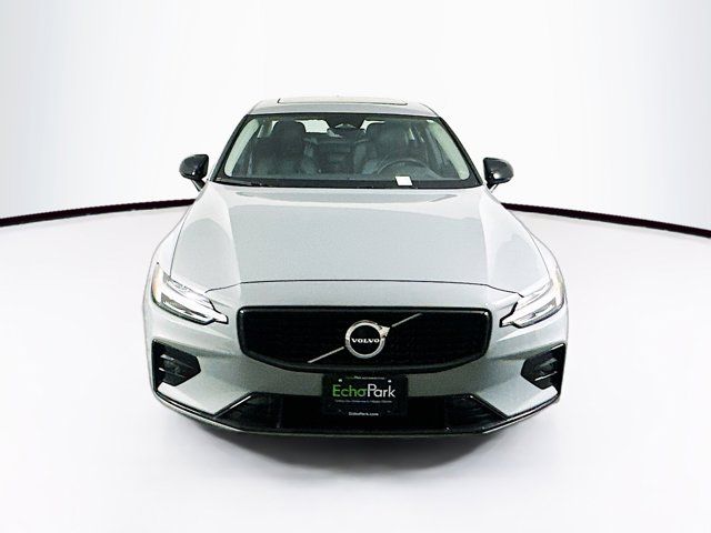 2024 Volvo S60 Core Dark Theme