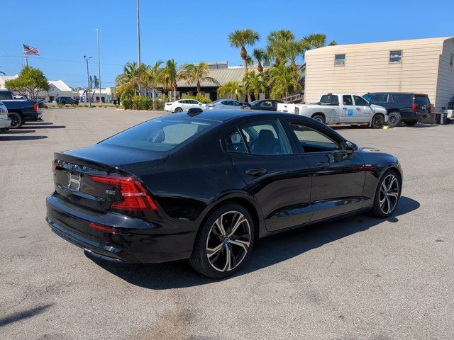 2024 Volvo S60 Core Dark Theme