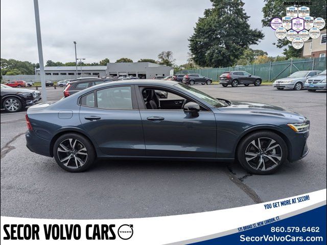 2024 Volvo S60 Core Dark Theme